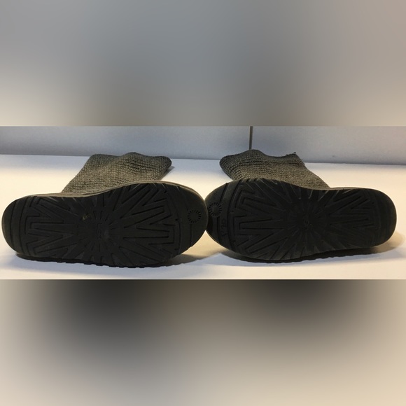 UGG Women’s Charcoal Grey Classic Cardy Knit Boot 5819 Size 9 - Picture 6 of 6